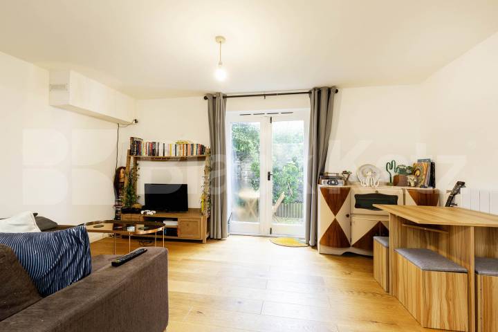 Modern recently refurbished one bed with garden in a period conversion in Camden Camden Street, Camden